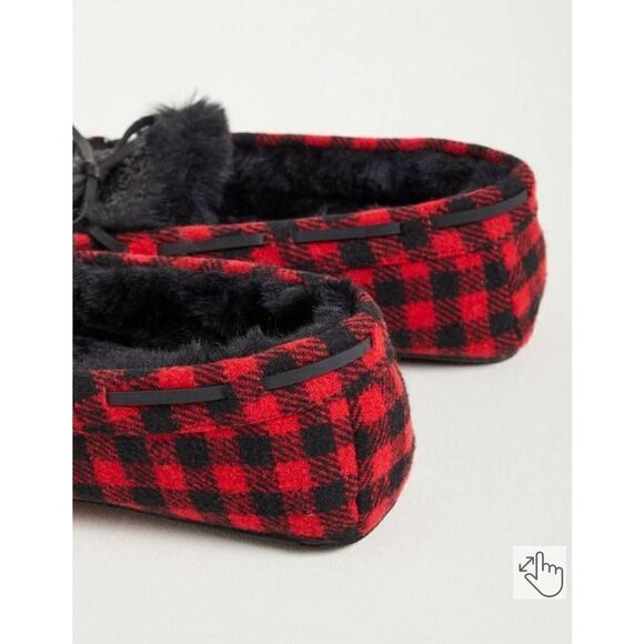 FAUX FUR SLIPPER (WW) Torrid Red and black Size 7ww - Picture 3 of 9